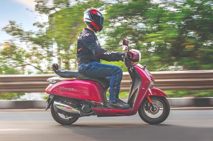 Hero Destini 125 right profile riding shot